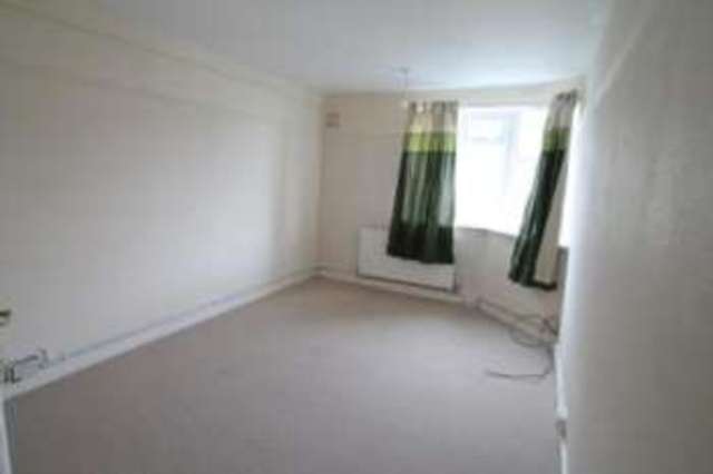  Image of 3 bedroom Flat for sale in London Road Thornton Heath CR7 at London Road Thornton Heath Norbury, CR7 6HT