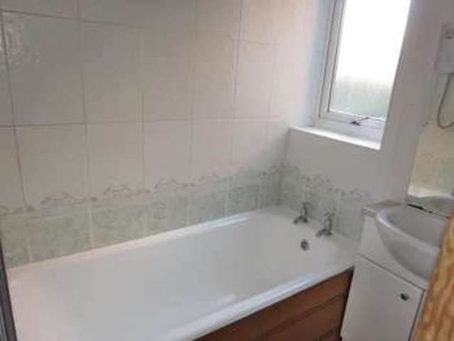  Image of 1 bedroom Flat to rent in Silk Mill Avenue Horsforth Leeds LS16 at Leeds LS16 Leeds, LS16 6EA