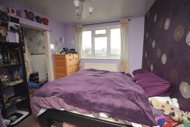  Image of 2 bedroom Flat for sale in South Avenue Southend-on-Sea SS2 at South Avenue  Southend-On-Sea, SS2 5JB