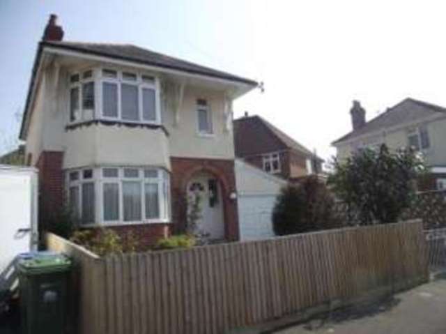  Image of 3 bedroom Detached house for sale in Meadowmead Avenue Southampton SO15 at Southampton Hampshire Millbrook, SO15 4LX