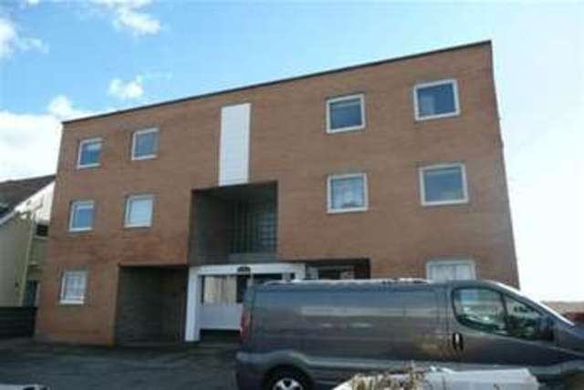  Image of 2 bedroom Flat to rent in Southwood Road Hayling Island PO11 at Hayling Island, PO11 9QH