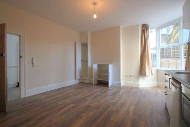  Image of Studio flat to rent in St. James Road Sutton SM1 at St James Road Sutton Sutton, SM1 2TJ