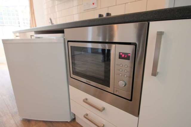  Image of Studio flat to rent in St. James Road Sutton SM1 at St James Road Sutton Sutton, SM1 2TJ