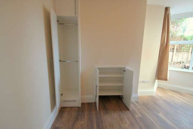  Image of Studio flat to rent in St. James Road Sutton SM1 at St James Road Sutton Sutton, SM1 2TJ