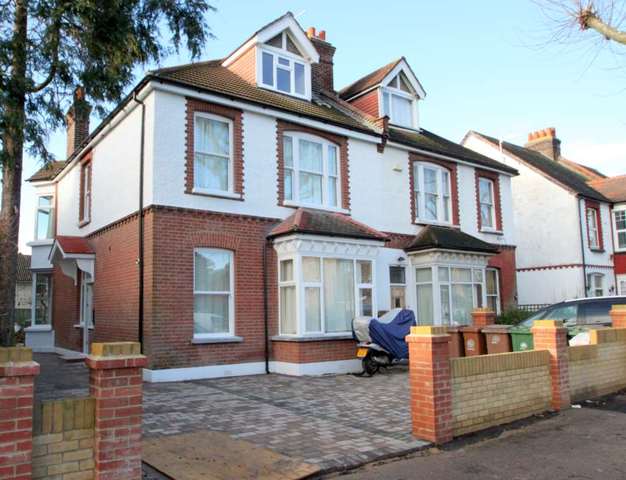  Image of Studio flat to rent in St. James Road Sutton SM1 at St James Road Sutton Sutton, SM1 2TJ