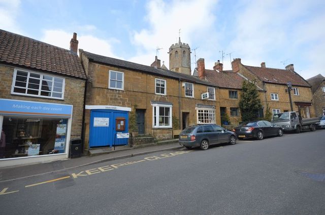  Image of 3 bedroom Cottage to rent in St. James Street South Petherton TA13 at St James Street  South Petherton, TA13 5BS
