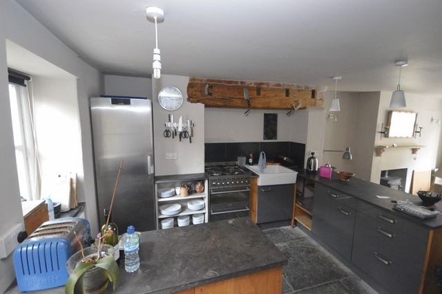  Image of 3 bedroom Cottage to rent in St. James Street South Petherton TA13 at St James Street  South Petherton, TA13 5BS