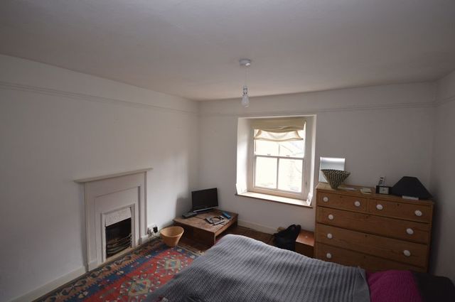  Image of 3 bedroom Cottage to rent in St. James Street South Petherton TA13 at St James Street  South Petherton, TA13 5BS