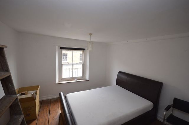  Image of 3 bedroom Cottage to rent in St. James Street South Petherton TA13 at St James Street  South Petherton, TA13 5BS
