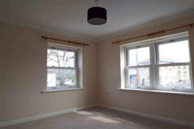 Image of 2 bedroom Flat to rent in St. Johns Road Ryde PO33 at Ryde, PO33 2RT
