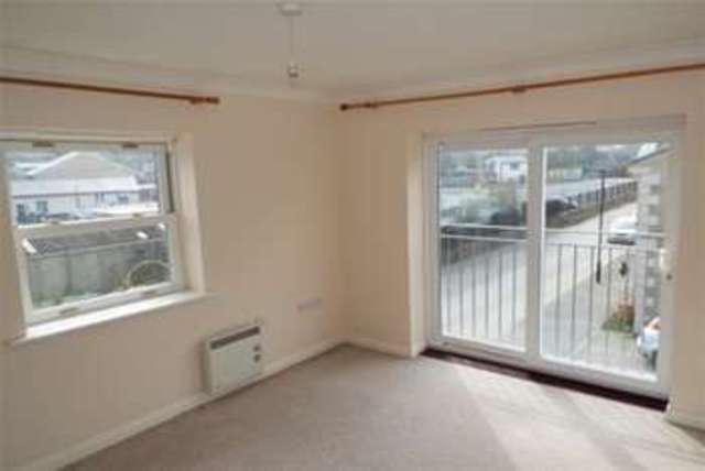  Image of 2 bedroom Flat to rent in St. Johns Road Ryde PO33 at Ryde, PO33 2RT