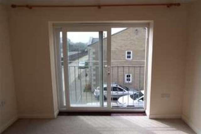  Image of 2 bedroom Flat to rent in St. Johns Road Ryde PO33 at Ryde, PO33 2RT