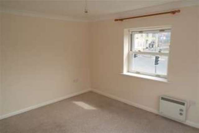  Image of 2 bedroom Flat to rent in St. Johns Road Ryde PO33 at Ryde, PO33 2RT