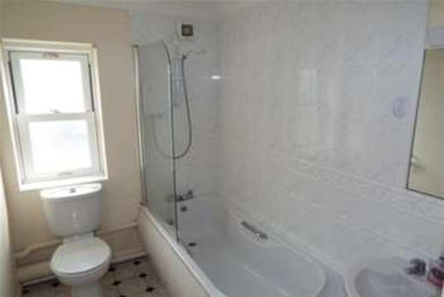  Image of 2 bedroom Flat to rent in St. Johns Road Ryde PO33 at Ryde, PO33 2RT