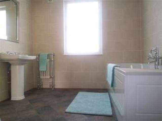  Image of 2 bedroom Apartment to rent in High Street Ongar CM5 at Chipping Ongar, CM5 9JH