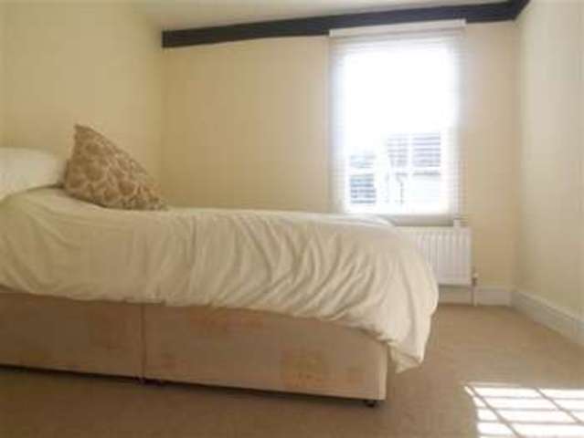  Image of 2 bedroom Apartment to rent in High Street Ongar CM5 at Chipping Ongar, CM5 9JH