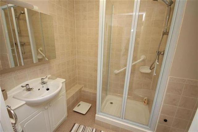  Image of 1 bedroom Flat for sale in Southdown Road Shoreham-by-Sea BN43 at Shoreham-by-Sea, BN43 5AN