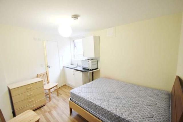  Image of Studio flat to rent in Station Road Harrow-on-the-Hill Harrow HA1 at London HA1 2TA Harrow, HA1 2TA