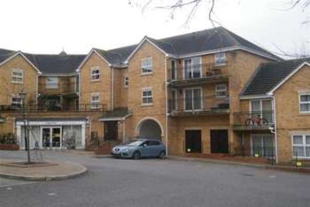  Image of 3 bedroom Property to rent in Osier Drive Laindon Basildon SS15 at Basildon, SS15 4HP