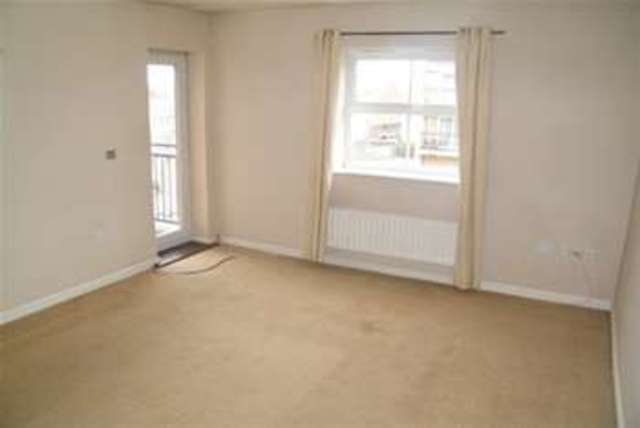  Image of 3 bedroom Property to rent in Osier Drive Laindon Basildon SS15 at Basildon, SS15 4HP