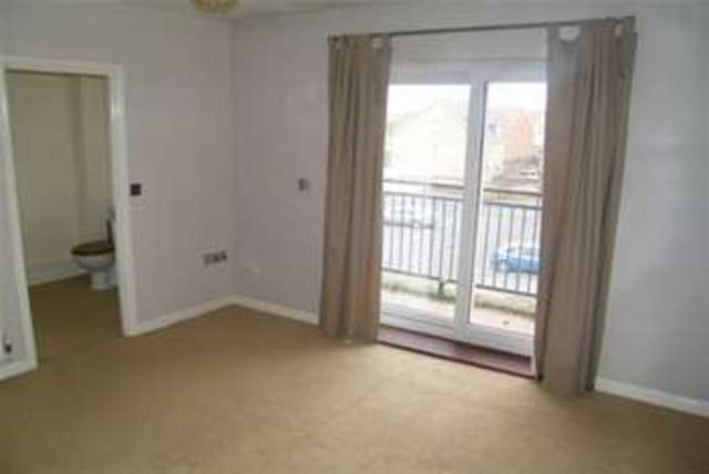  Image of 3 bedroom Property to rent in Osier Drive Laindon Basildon SS15 at Basildon, SS15 4HP