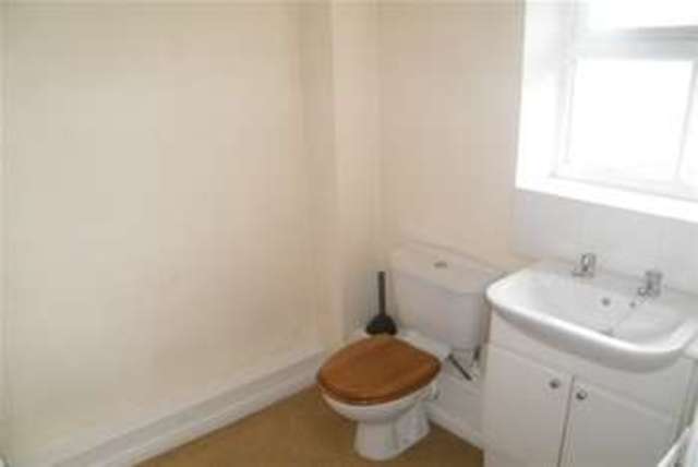  Image of 3 bedroom Property to rent in Osier Drive Laindon Basildon SS15 at Basildon, SS15 4HP