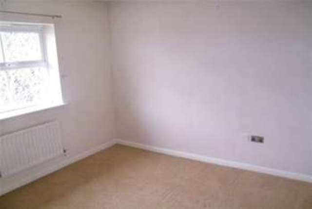  Image of 3 bedroom Property to rent in Osier Drive Laindon Basildon SS15 at Basildon, SS15 4HP
