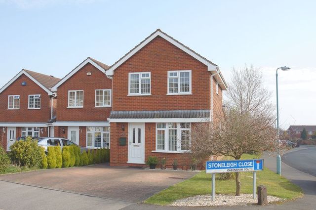  Image of 3 bedroom Detached house for sale in Stoneleigh Close Redditch B98 at Stoneleigh Close Oakenshaw South Redditch, B98 7YW