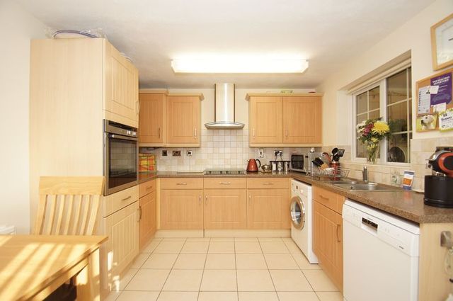  Image of 3 bedroom Detached house for sale in Stoneleigh Close Redditch B98 at Stoneleigh Close Oakenshaw South Redditch, B98 7YW