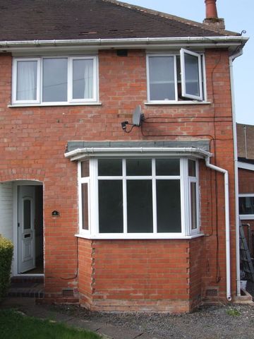  Image of 2 bedroom Semi-Detached house to rent in Stratford Road Bromsgrove B60 at Stratford Road  Bromsgrove, B60 1AP