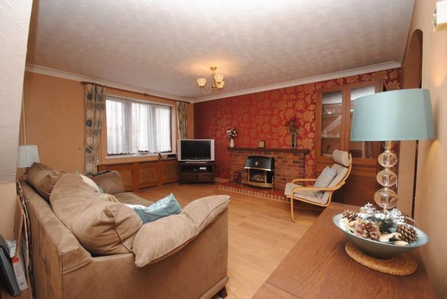  Image of 4 bedroom Detached house for sale in Swincombe Rise West End Southampton SO18 at Swincombe Rise West End Southampton, SO18 3NL