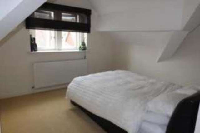  Image of 2 bedroom Flat for sale in West Street Haslemere GU27 at West Street Haslemere Lythe Hill, GU27 2EP