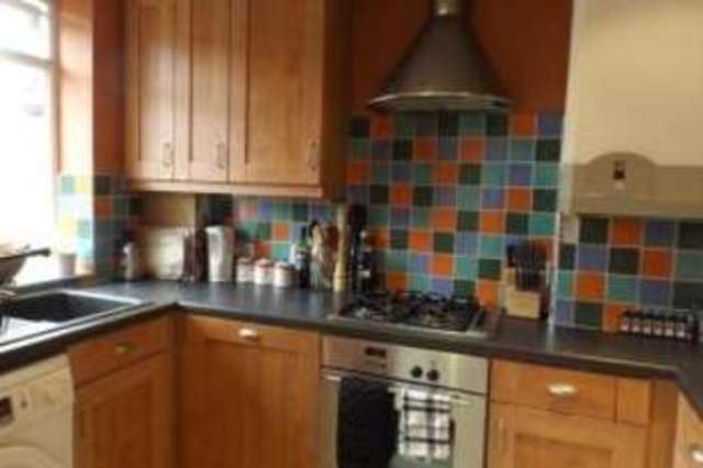  Image of 2 bedroom Flat for sale in West Street Haslemere GU27 at West Street Haslemere Lythe Hill, GU27 2EP