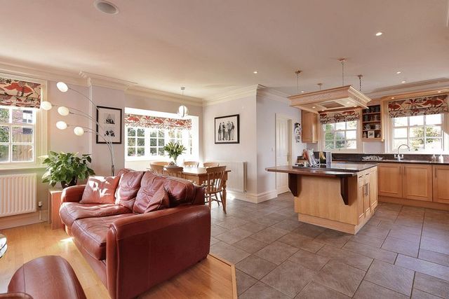  Image of 6 bedroom Detached house for sale in Manor Close Oxton Southwell NG25 at Manor Close Oxton Southwell, NG25 0TG