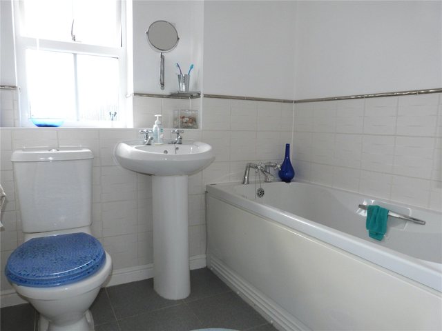  Image of 4 bedroom Terraced house to rent in Broad Lane Bracknell RG12 at Broad Lane Bracknell Easthampstead, RG12 9GQ