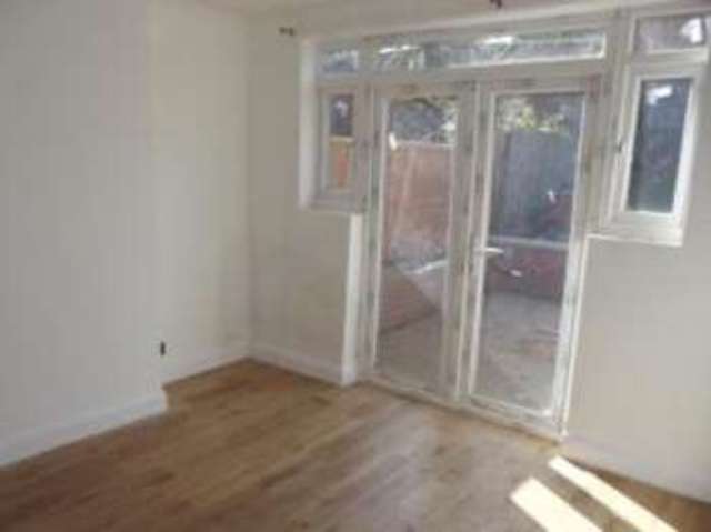  Image of 3 bedroom Semi-Detached house for sale in Taunton Avenue Luton LU2 at Luton Bedfordshire Stopsley, LU2 0LN