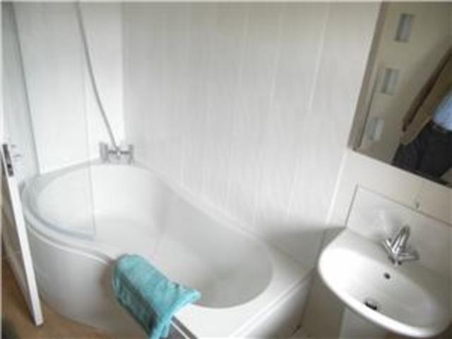  Image of 2 bedroom Flat to rent in Telford Drive Edinburgh EH4 at Drylaw Edinburgh Edinburgh, EH4 2NJ