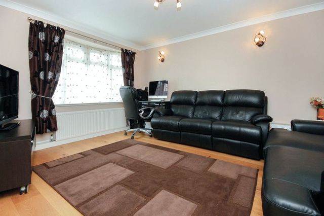  Image of 3 bedroom Terraced house for sale in Thames Avenue Hemel Hempstead HP2 at Thames Avenue  Hemel Hempstead, HP2 6EE