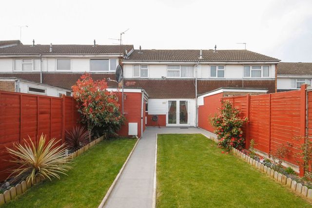  Image of 3 bedroom Terraced house for sale in Thames Avenue Hemel Hempstead HP2 at Thames Avenue  Hemel Hempstead, HP2 6EE