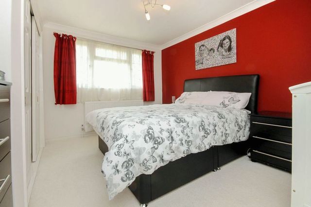  Image of 3 bedroom Terraced house for sale in Thames Avenue Hemel Hempstead HP2 at Thames Avenue  Hemel Hempstead, HP2 6EE