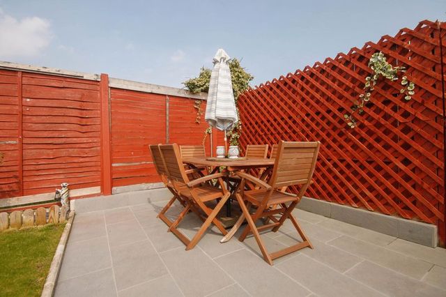  Image of 3 bedroom Terraced house for sale in Thames Avenue Hemel Hempstead HP2 at Thames Avenue  Hemel Hempstead, HP2 6EE