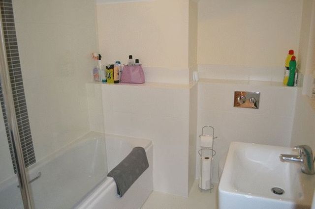  Image of 1 bedroom Flat to rent in The Mallards Totton Southampton SO40 at The Mallards Totton Southampton, SO40 3FQ