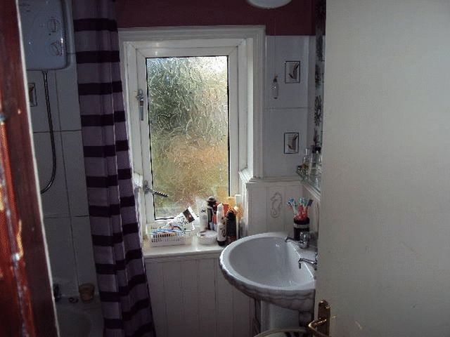  Image of 3 bedroom Terraced house for sale in The Quadrant Hull HU6 at The Quadrant  Hull, HU6 8NU