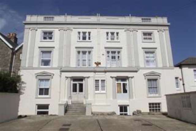  Image of 1 bedroom Flat to rent in The Strand Ryde PO33 at Ryde, PO33 1JD