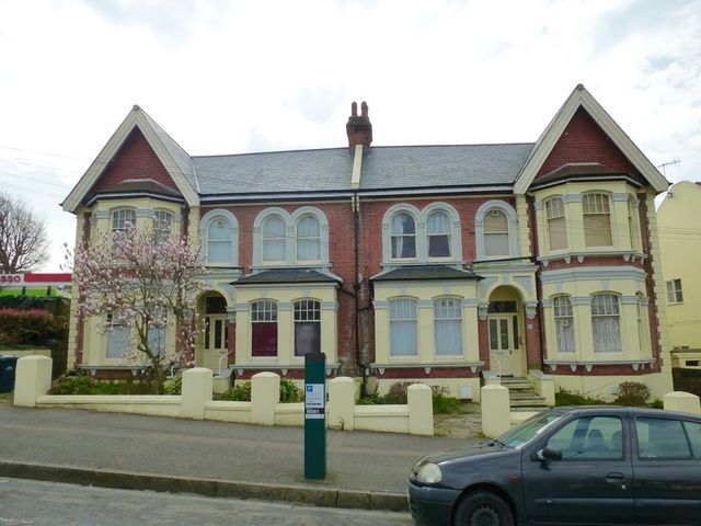  Image of Flat to rent in The Upper Drive Hove BN3 at The Upper Drive  Hove, BN3 6NE