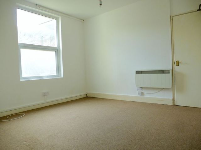  Image of Flat to rent in The Upper Drive Hove BN3 at The Upper Drive  Hove, BN3 6NE