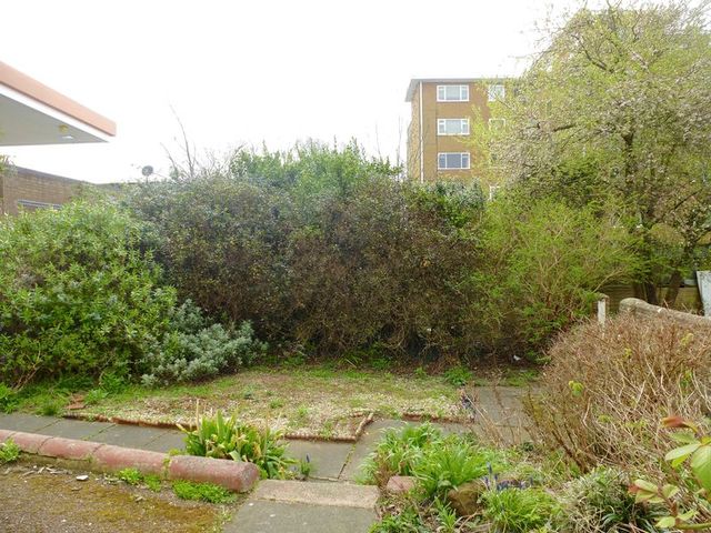 Image of Flat to rent in The Upper Drive Hove BN3 at The Upper Drive  Hove, BN3 6NE