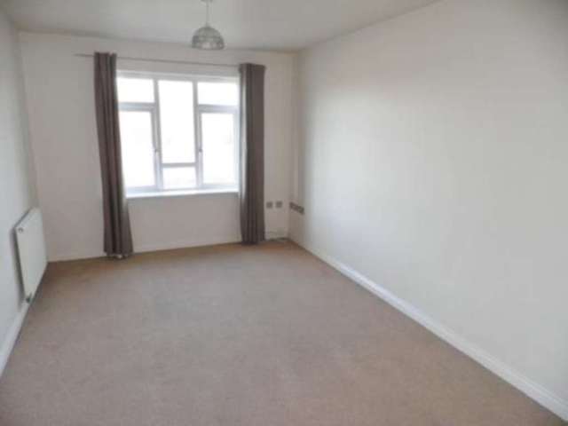  Image of 2 bedroom Maisonette to rent in Thimble End Court Sutton Coldfield B76 at Thimble End Court Walmley Sutton Coldfield, B76 2RZ