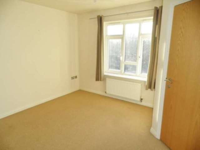  Image of 2 bedroom Maisonette to rent in Thimble End Court Sutton Coldfield B76 at Thimble End Court Walmley Sutton Coldfield, B76 2RZ