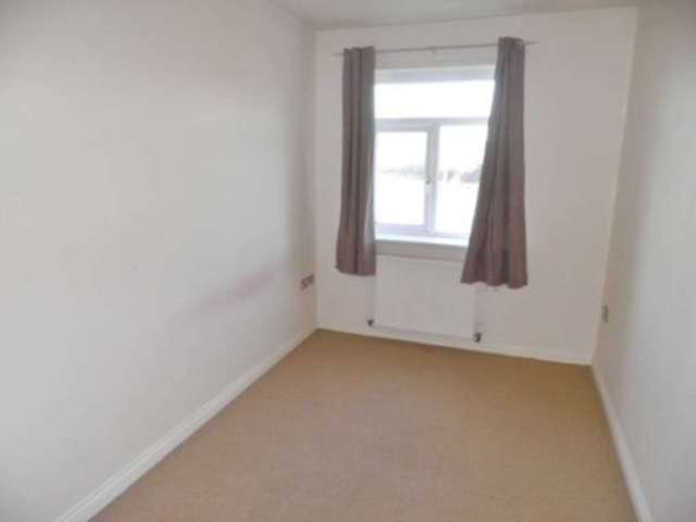  Image of 2 bedroom Maisonette to rent in Thimble End Court Sutton Coldfield B76 at Thimble End Court Walmley Sutton Coldfield, B76 2RZ